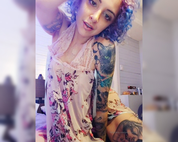 Vanpsuicide - I want some new toys and is box day. Who wants to give me and get some videos Dl (26.12.2019)