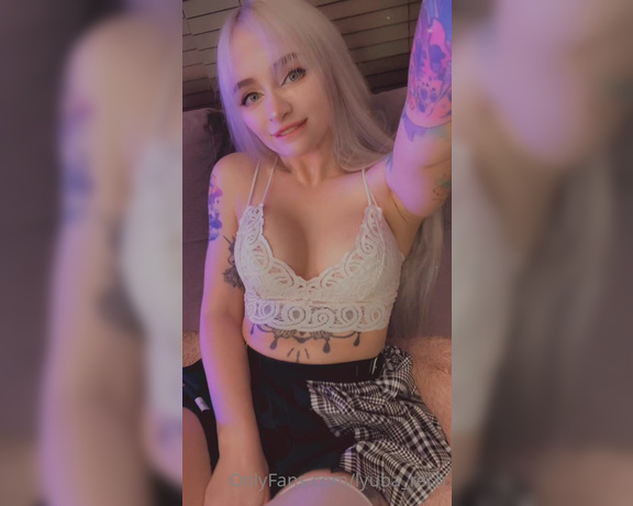 Leahmeow - Open this for some lewd photos and video t2 (05.12.2020)
