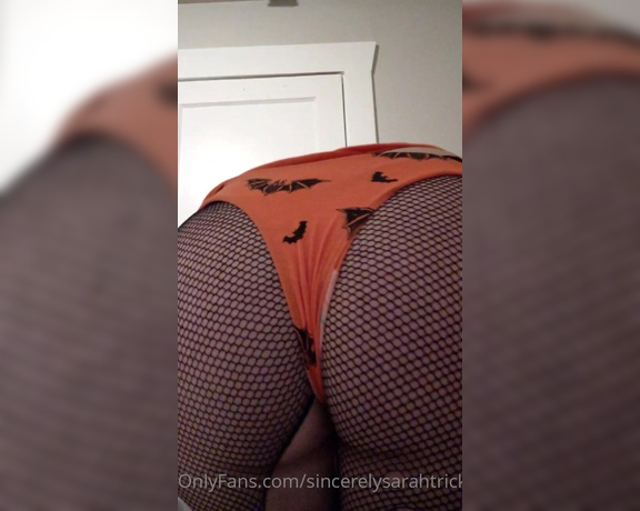 Sincerelysarahtrickler - I need new fishnets. New video to tease you all with. Tip this pos xC (29.09.2020)