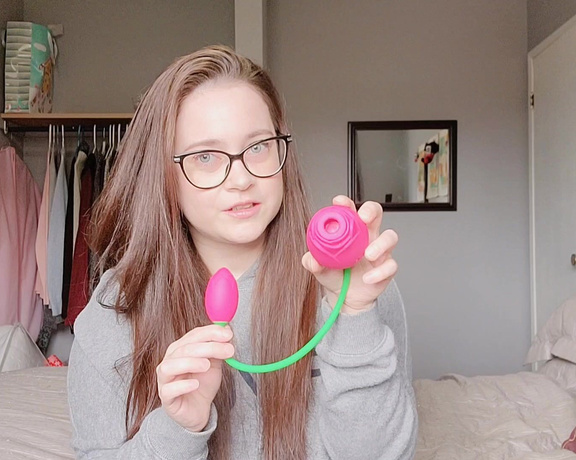CaityFoxx - Rose 2 in 1 Toy Review - Treediride, Casual, MILF, Reviews, Toys, SFW, ManyVids