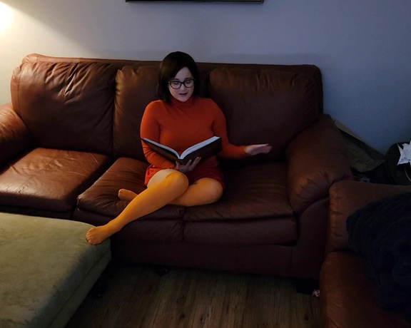 CaityFoxx - Velma Fucks Fred, Cosplay, Cosplaying, Role Play, Real Couple, Cum On Tits, ManyVids