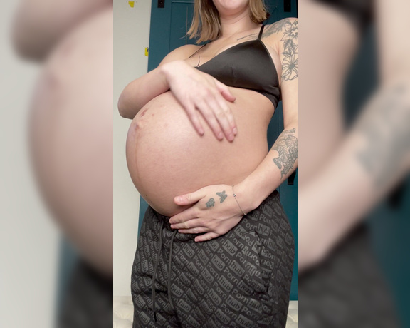 Greydesire69 - I was in labor during this… think you see any contractions happening Cq (31.12.2021)