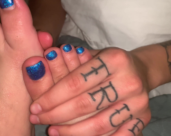 Thenikavenom - Nightly foot rubs . Imagine having my perfect feet in your hands. What would you do wi J (29.11.2019)