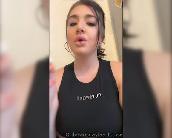 Laylaa_louise - Smoking in a sports bra y6 (29.11.2022)