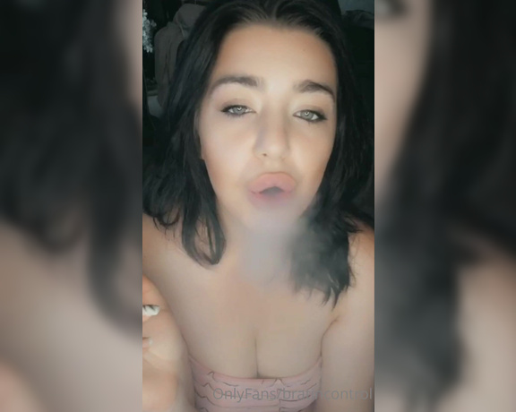 Laylaa_louise - Look into my eyes while I smoke for you Jz (22.07.2022)