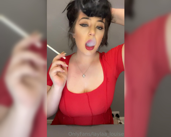 Laylaa_louise - First pin up attempt whilst smoking VS ! I hope you enjoyed it I wi uG (07.03.2023)