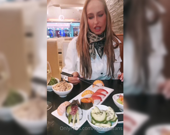 Sophieevans - Porque siempre me apetece sexo despues de comer sushi Why do I always feel b (08.05.2022)