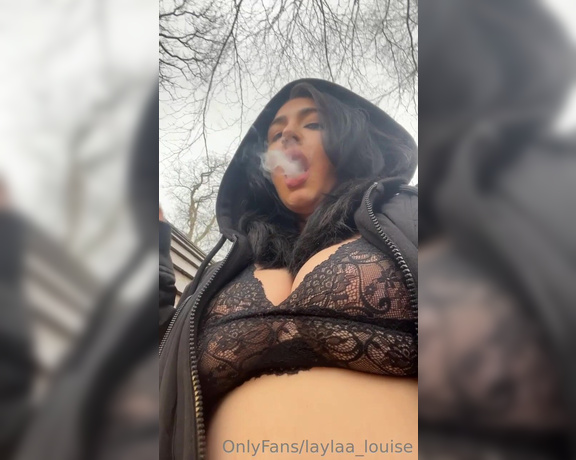 Laylaa_louise - Smoking outside the cabin V (31.03.2023)