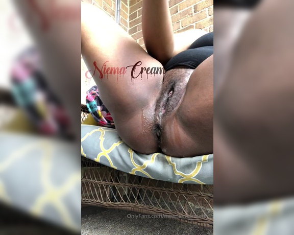 Missniemacream - Showing the patio some love. Deep anal with a big gape at the end o (06.07.2019)