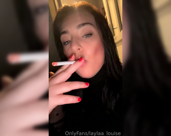 Laylaa_louise - Good morning cigarette #smoking D (29.10.2022)