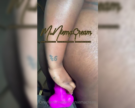 Missniemacream - Min video of me riding this thick dick. My asshole opened right up. O (14.05.2020)
