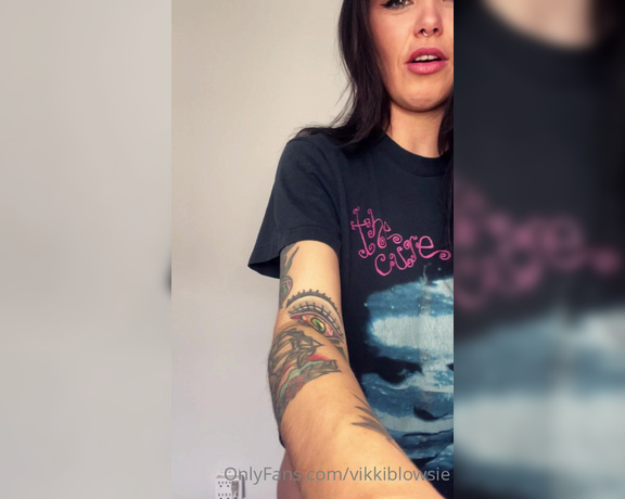 Vikkiblowsie - Band tee try on video is in your inbox! if you didnt get and you want it l w (02.05.2022)