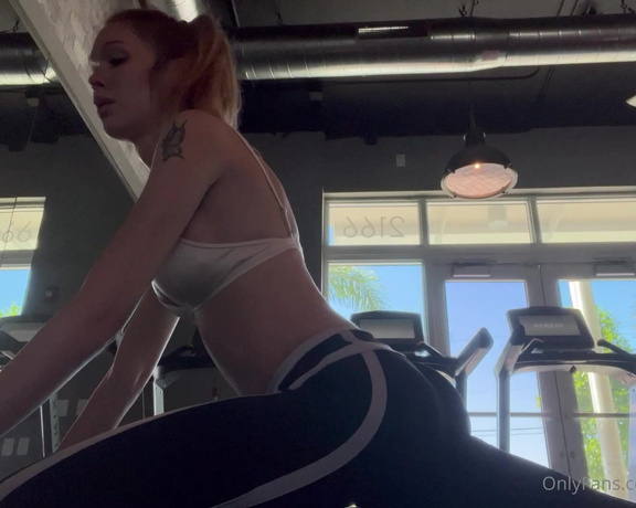 Tscrystalxxx - Best way to start the weekend is a productive work out hehe there might be 9 (04.11.2022)