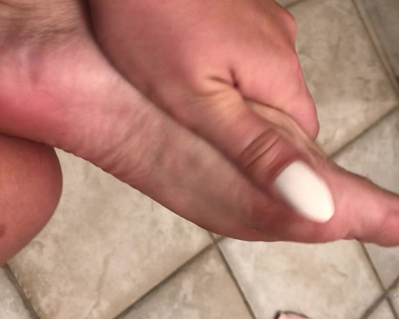 Cameroncanela - Feet update ) uploading a footjob video soon ! Tip this post to make me post it tonight Jc (01.11.2019)