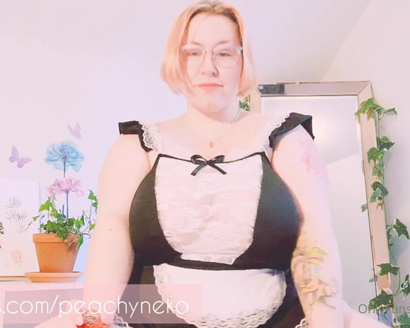 Peachyneko - Im such a naughty little maid when im on break ... dm me maid to light up with the full vid PI (11.07.2020)