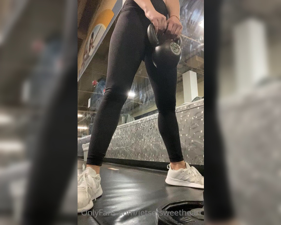 Jetsetsweetheart - Daily Workout is in Session do you like this angle x (30.11.2021)
