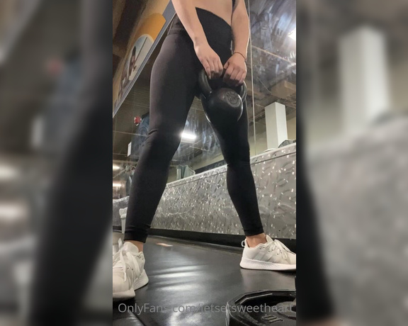 Jetsetsweetheart - Daily Workout is in Session do you like this angle x (30.11.2021)